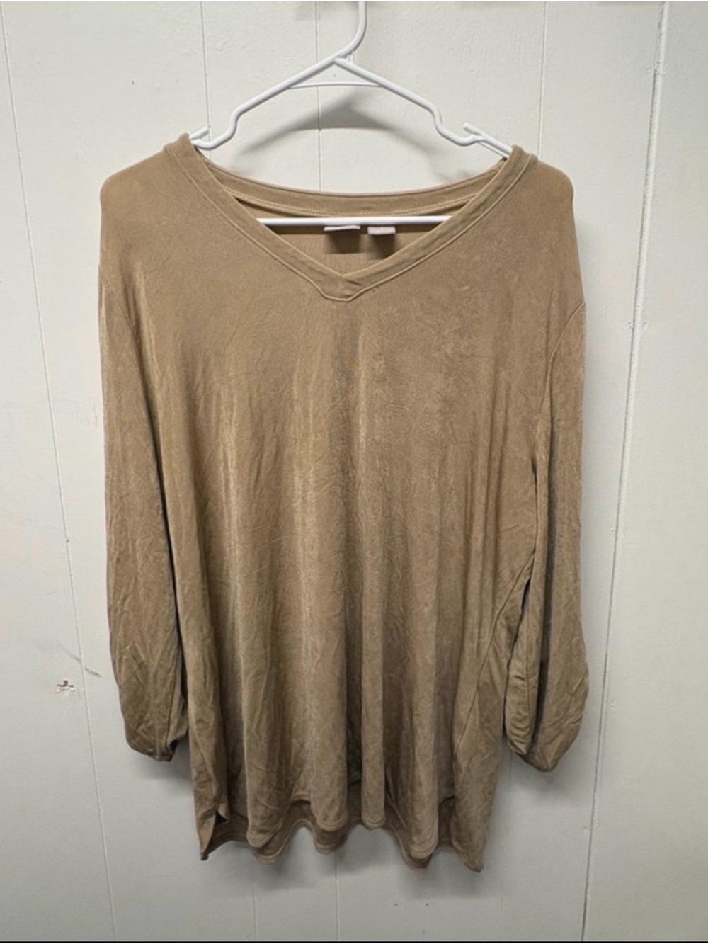 Chico's Relaxed V-Neck Long Sleeve Top in Tan